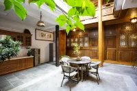 Tengchong Tuotuo · 360 degree aerial view courtyard and Shungu Town store Отели в г. Тенчун