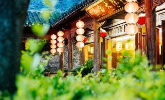 The Courtyard of Family Hua