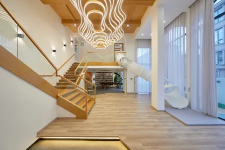 eighteen homestay Отели рядом с достопримечательностью «Huangcheng Beach»