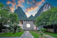 Moon Villa (Yangshu Ten-mile Gallery Yulong River)