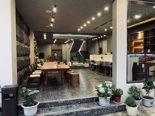 Wenchuan Guanshan Courtyard