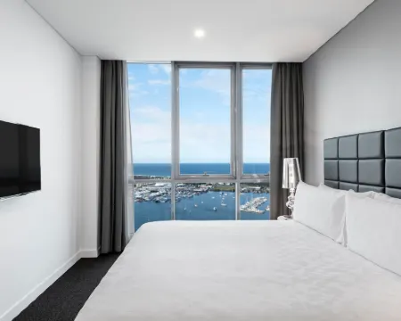 Meriton Suites Southport Featured Photos