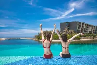 Summer Surfing Resort - Infinity Pools