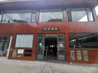 Yubeng Holiday Inn Hotel dekat Yubeng Lower Village