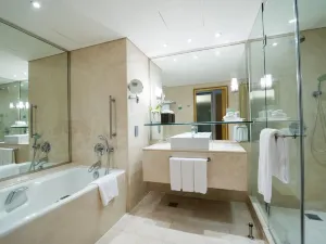 Holiday Inn Bangkok Silom