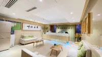Longwu View Hotel (Guiyang Huaguoyuan Shopping Center White House) Hotel in zona University of International Business and Economics Guiyang Branch