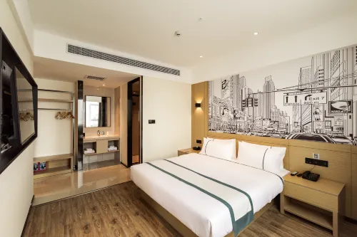 City Hotel (Luohe Vocational Technical College Yellow River Square)
