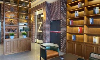 Zhuoyue Hotel (Tacheng Zhuoyue Parkson Shopping Park)