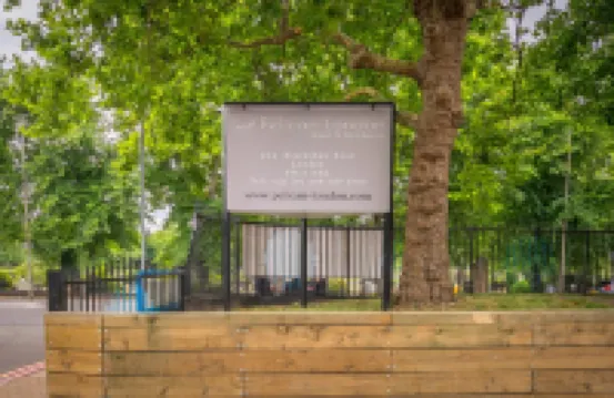 鵜鶘倫敦公寓飯店 M&S Southfields Foodhall附近的飯店