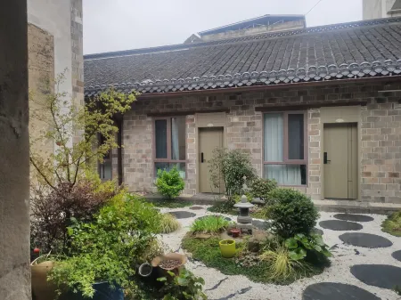 Fangxian Yunzhong Jinshu Electric Sports B&B