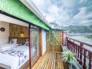 National Tribes River View Hotel (Zhenyuan Ancient City Scenic Area)