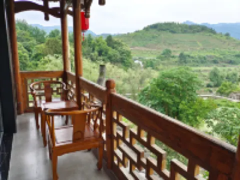 Furong Town and Slow Yueshe (Lotus Pool Shop)