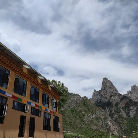 Diebu Zhagana Scenic Tibeta n Pavilion Homestay