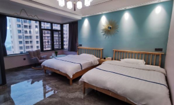 Zhangzhou Station Maple Leaf Red Apartment