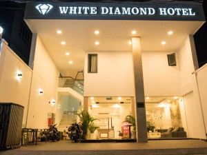 white diamond hotel