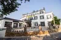 Yixian Xiangyun Homestay (Yishui Lake Taihang Water Town Shop) - Bãi đậu xe