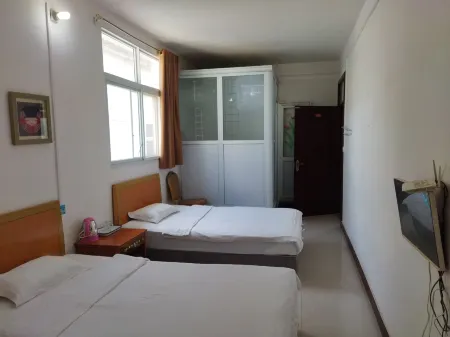 Neixiang Yijia Hotel