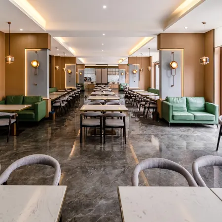 Emeishan Baiyin Hot Spring Smart Hotel