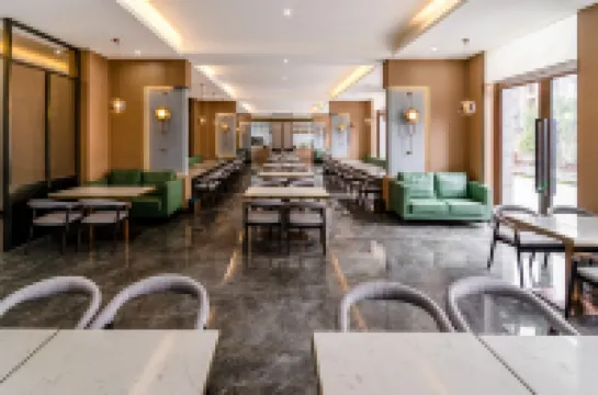 Emeishan Baiyin Hot Spring Smart Hotel