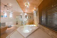 Mo Tai Holiday Inn Hotel Hotels in 