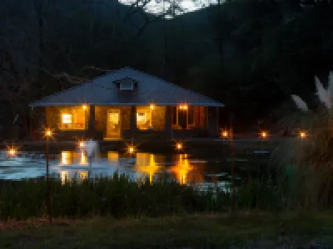 床與木桶石屋酒窖酒店 萊克縣酒店