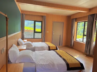 Gongga Qingxuan Homestay Hotels near Guandejie