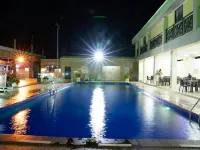 Reiz Continental Hotel - Rooftop Pools