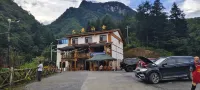 Wilderness Farmhouse Hotels in Shennongjia Hongping Airport