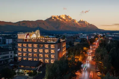 竹舟雪山度假飯店（麗江古城區清溪公園店） 麗江體育中心綜合館附近的飯店