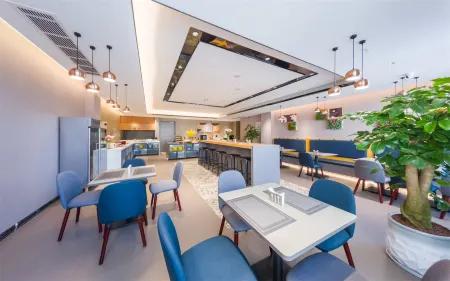 Homeinn Selected Hotel (Chuxiong Lufeng Jinshan Ancient Town) Отели в г. Луфын