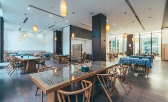 Emei Mountain Lanting Yuejing Hotel (Emei High speed Railway Station Branch)