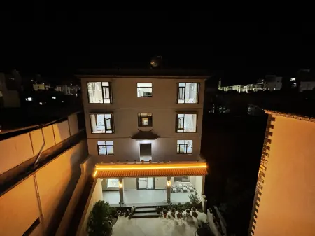 Fengling Xiaoyuan (Jianchuan Ancient City Store) Отели рядом с достопримечательностью «Manxianlin Thousand-Lion Mountain»