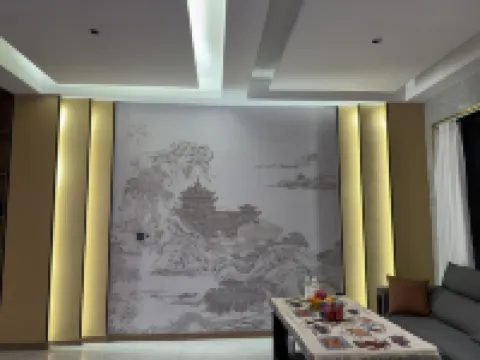 โรงแรมโฮลีแลนด์