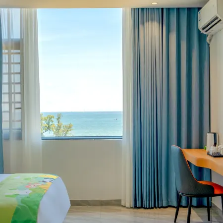 Dongxing Wanwei Langyuji Hotel (Golden Beach on Wanwei Island)