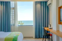 Dongxing Wanwei Langyuji Hotel (Golden Beach on Wanwei Island) - Beach
