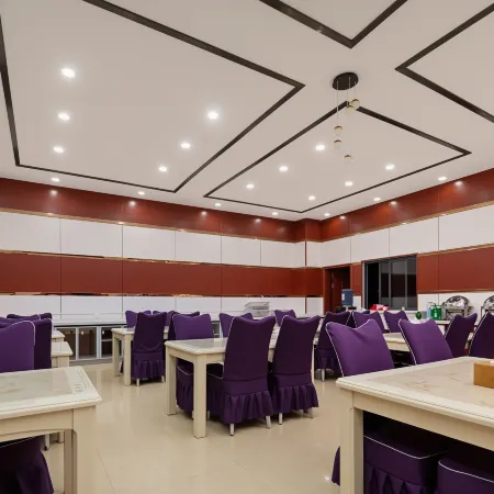 Xingyi Baximan Hotel (Xingyi Minzu Normal University) Отели в г. Синъи