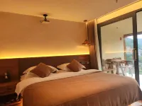 Jianshanyunye Panoramic Homestay (Xijiang Qianhu Miao Village Observation Deck) - Pet-friendly