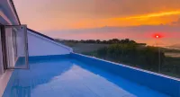 Orange Island · 270° Lakeview Sunset Swimming Pool Homestay (Taihu Lake Xishan Island) - Bar