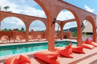 Saha Homestay - Swimmingpools