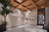 w Kaiwang Garden Hotel - parcheggio