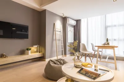 Yunzhu Executive Apartment (Zhengzhou People's Hospital Metro Station)