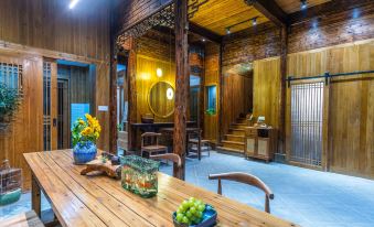 Hongcun Xiaozhongshan Homestay (Lucun Wood Carving Building Scenic Area)