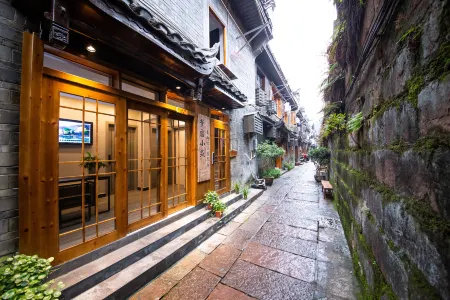 Fenghuang meng yuan xiao zhu River View Boarding House