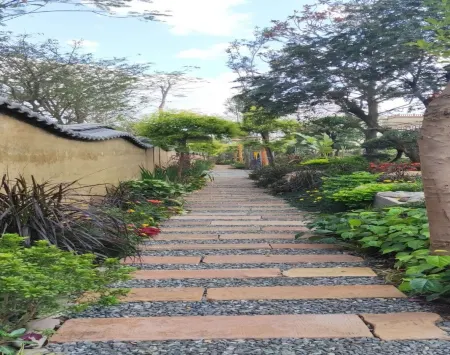 Xinping Jinwan Homestay Отели рядом с достопримечательностью «Jiasazhen»