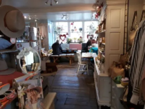 ポッピーレッドのハイブ ホークスヘッドのホテル