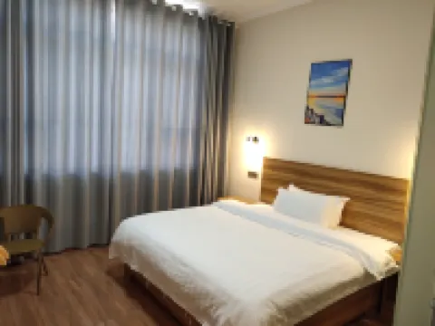 Yangshuojiangbian Inn