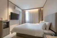 漢庭飯店（武漢光谷廣場店） 武漢工程大學郵電與訊息工程學院(郵科院分院)附近的飯店