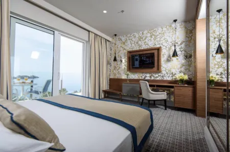 Royal Ariston Hotel