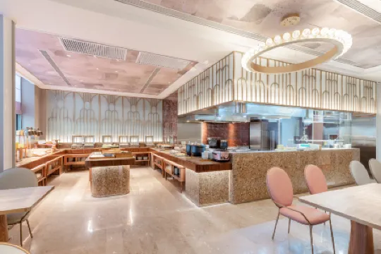Mercure Urumqi Doowin Wanda Plaza Отели рядом со станцией Wulumuqi South Railway Station