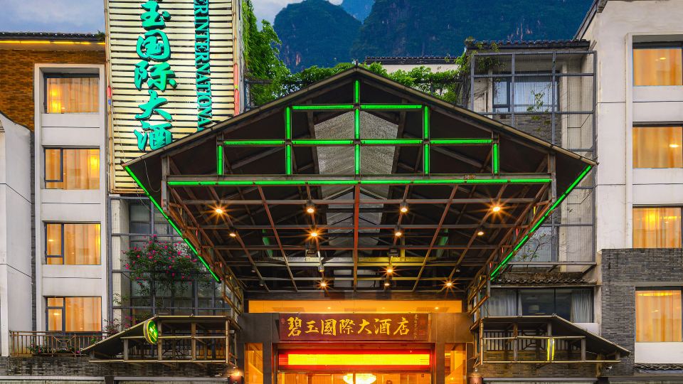 Jasper International Hotel